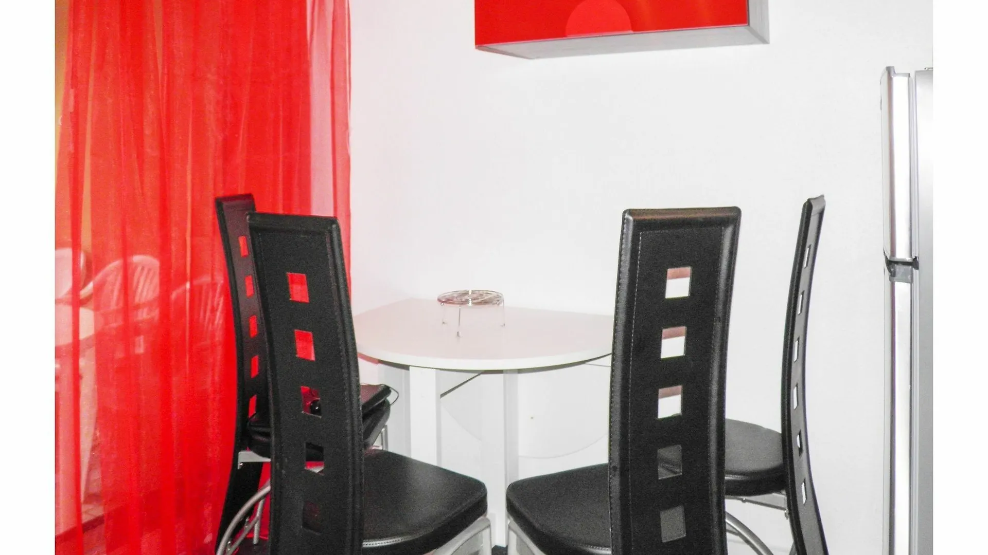 アパート Studio On The French Riviera With Balcony, 150M From The Beach! イエール フランス